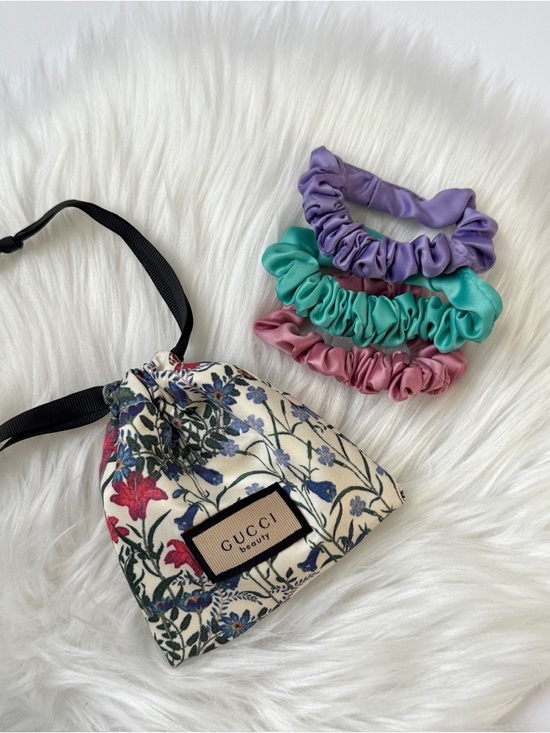 Gucci Accessories - Gucci Beauty Satin Scrunchies set of 3 in floral dust mini bag New